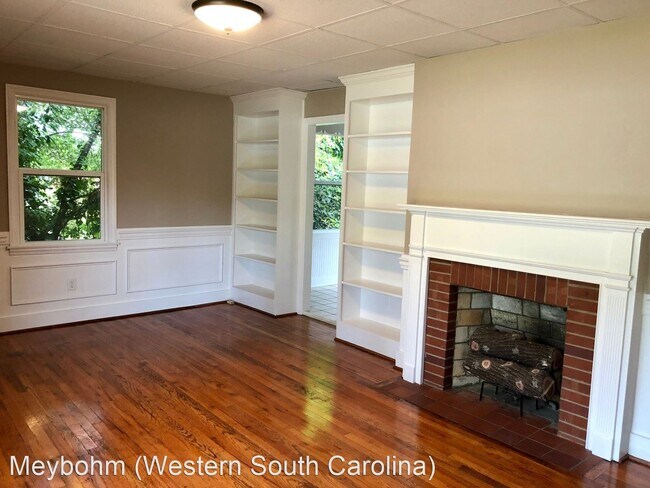 Building Photo - 2 br, 1 bath House - 322 W. Martintown Road