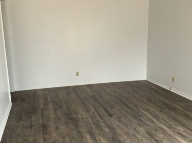 Building Photo - 308 S Roberts Ave