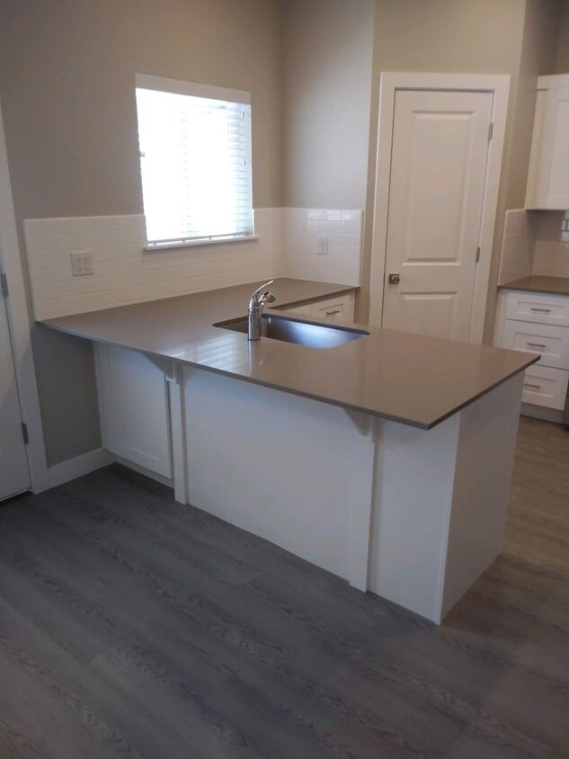 Primary Photo - New Price! Beautiful Town home in Cedar City
