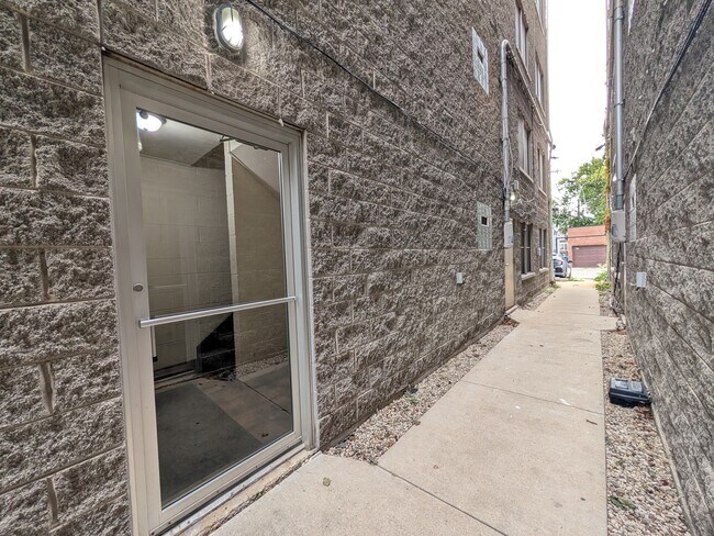 Foto del edificio - 2451 W Harrison St