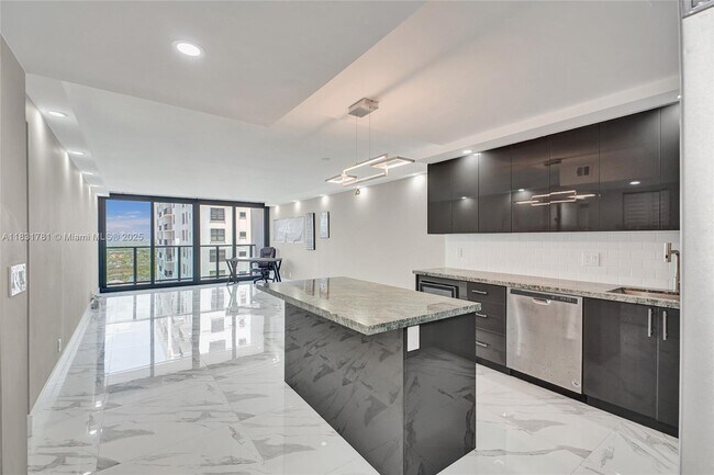 Foto del edificio - 2301 S Ocean Dr