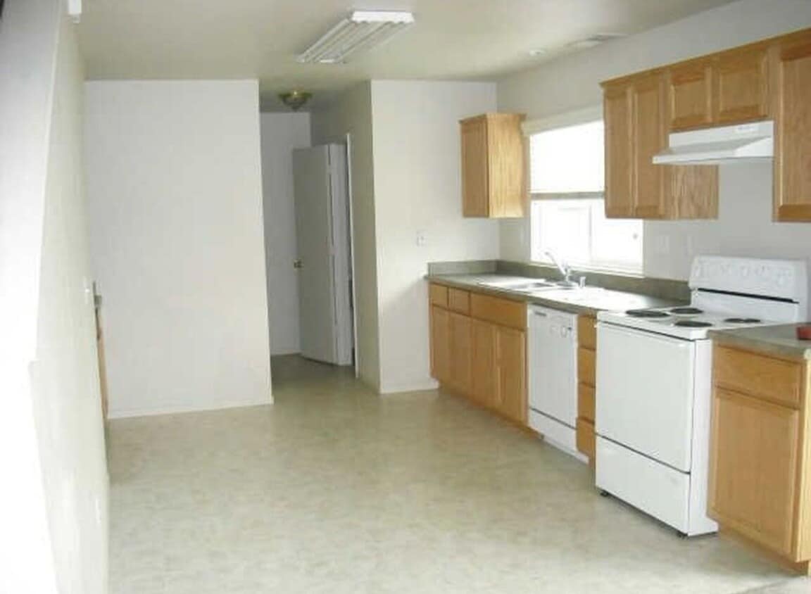 Building Photo - Apply Now to Schedule Viewing.  Freshly pa...