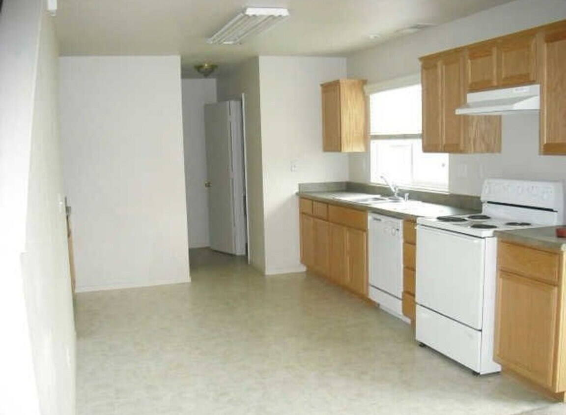 Foto del edificio - Apply Now to Schedule Viewing.  Freshly pa...