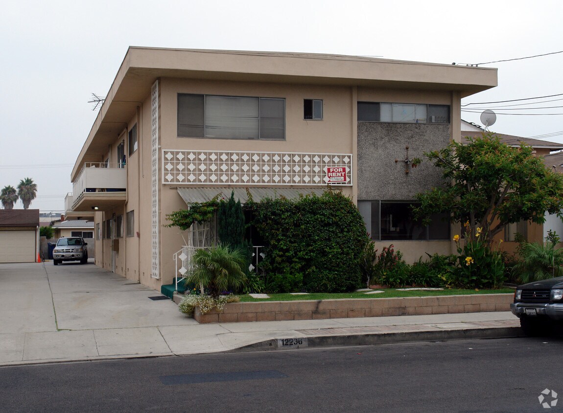 12236 Manor Dr. Apartments in Hawthorne, CA