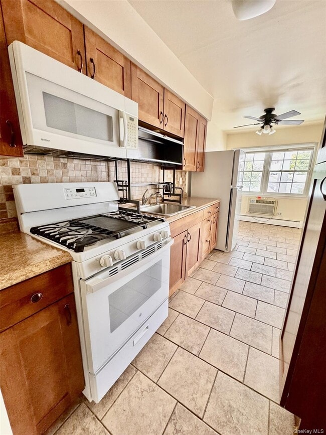 Building Photo - 7 Colonial Rd