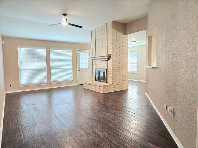 Foto del edificio - 4231 Southchase Ln