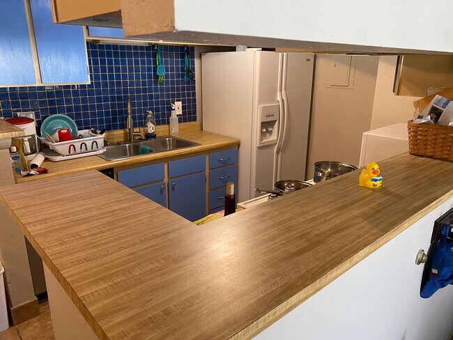 Building Photo - Spacious Aurora Condo