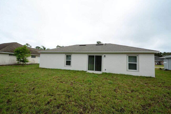 Foto del edificio - Charming 3-Bedroom Oasis with 2 Full Baths in  Indian Trails