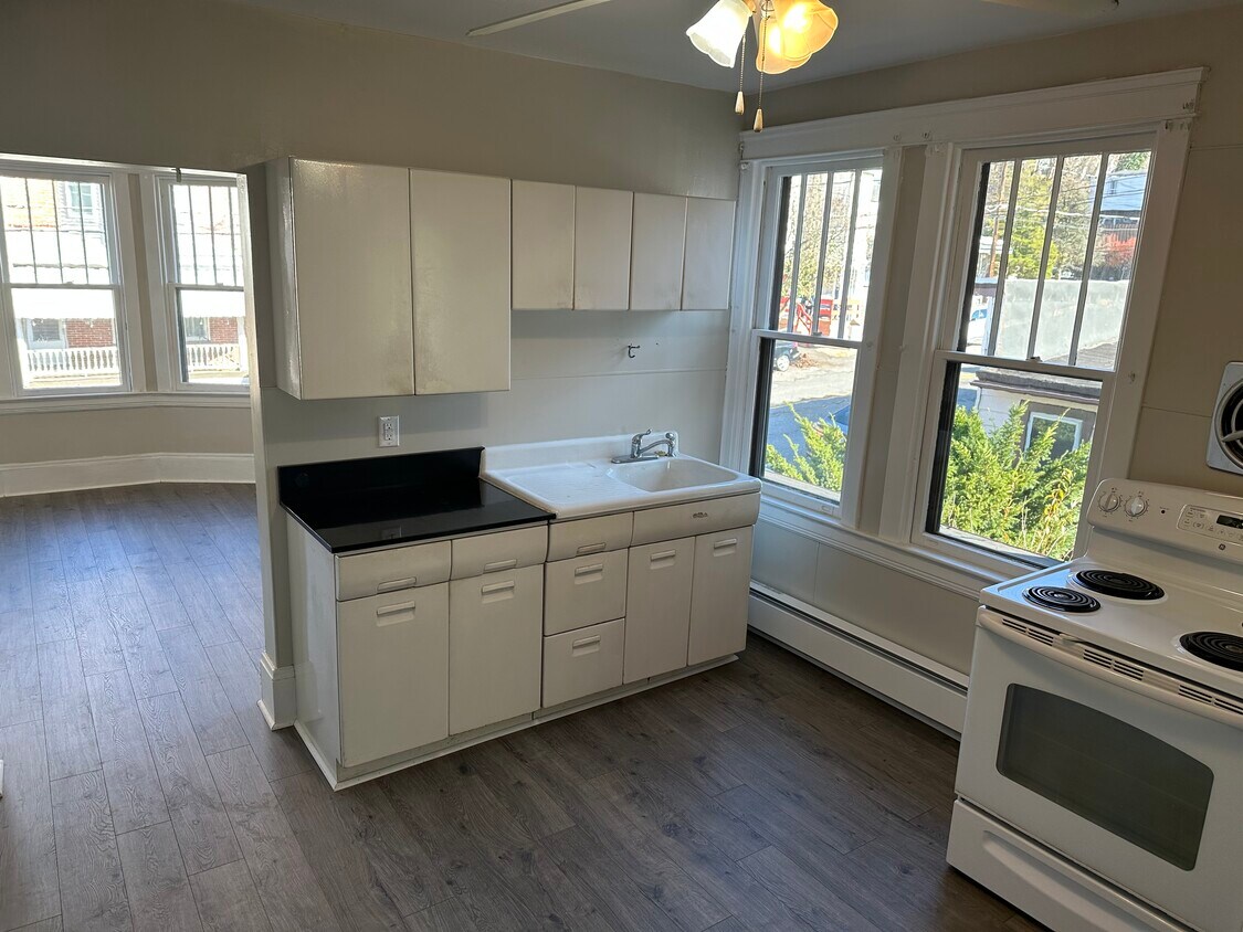 Kitchen - 106 Saint John St