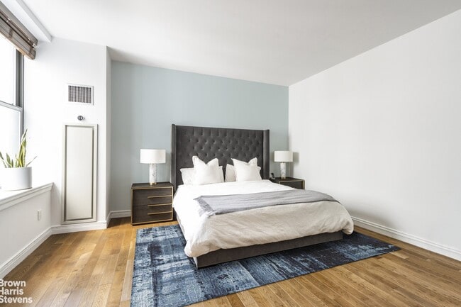 Building Photo - Mint 2 Bed Loft on Madison Sq Park