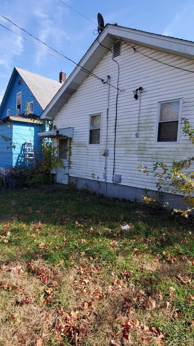 Building Photo - 1086 S Jasper St