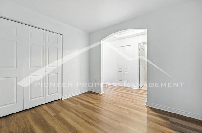 Building Photo - Amazing Condo with Patio and Central AC!