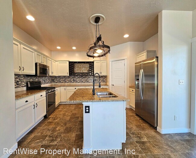 Building Photo - 4 br, 2.5 bath House - 4311 S Cruzatte Ln