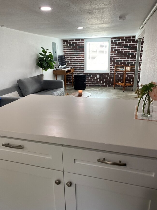 Building Photo - 2204 Terry St