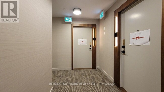 Photo du bâtiment - 327-2327 King St W