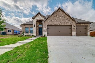 Building Photo - 327 Sweetspire Dr