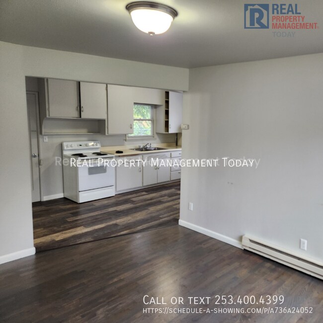 Building Photo - 8420 1/2 South Tacoma Way-2