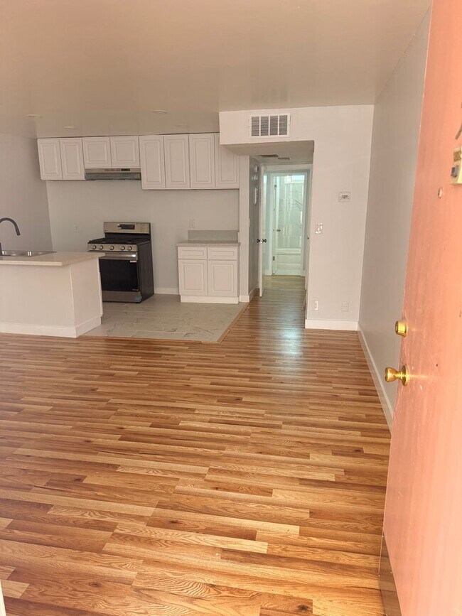 Foto del edificio - 14751 Titus St