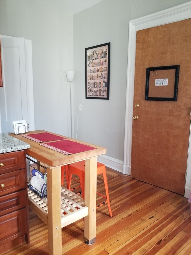Primary Photo - 28 Trumbull St