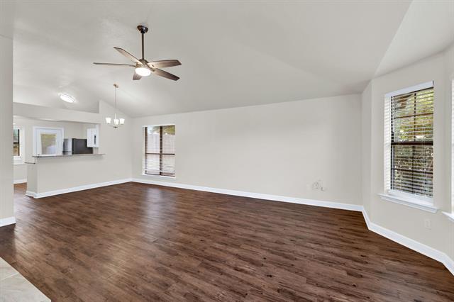 Foto del edificio - 2416 Oakmont Dr