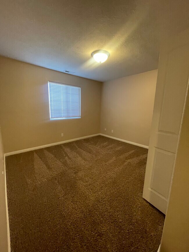 Building Photo - 419 N 2900 E