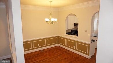 Building Photo - 405 Main St