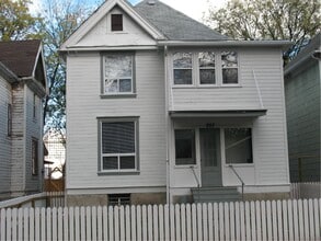 Building Photo - 257-257 Balmoral St