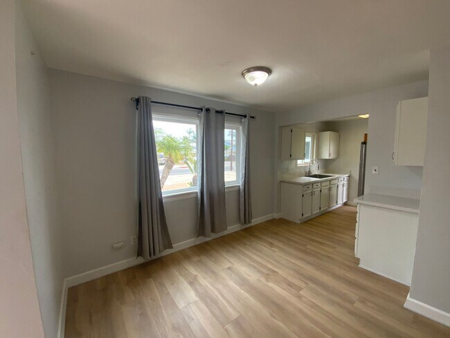Building Photo - Great Location Close to Schools