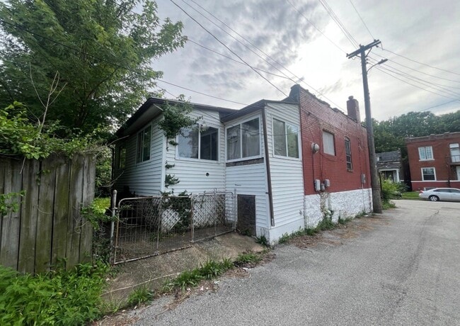 Building Photo - 2810 Norwood Ave