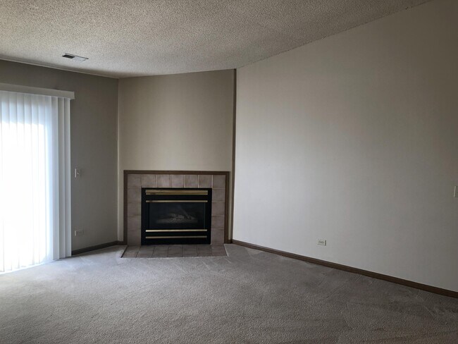 Building Photo - 695 Dean Dr