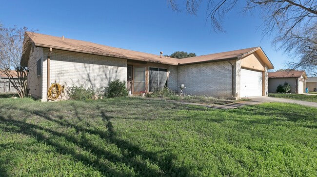 Foto del edificio - 5207 Tom Stafford Dr