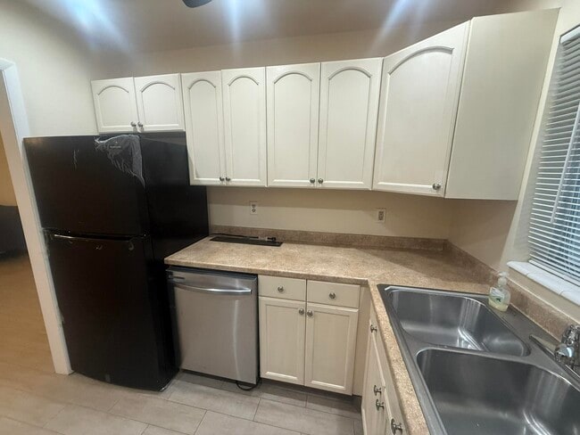 Building Photo - 2509 Dudley Dr W