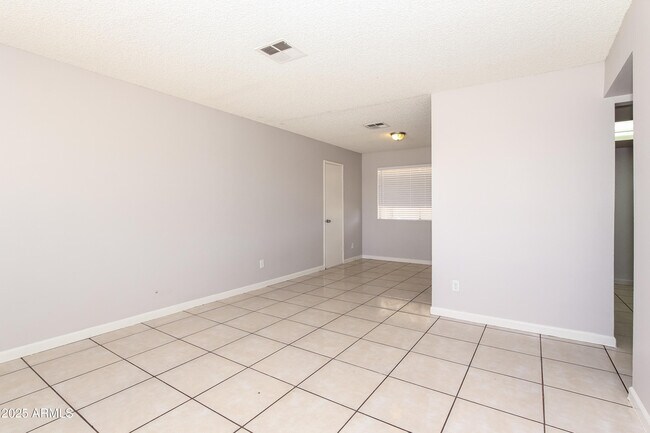 Building Photo - 8435 W Heatherbrae Dr