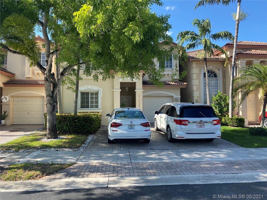 11605 NW 71st St, Doral, FL 33178 House for Rent in Doral, FL