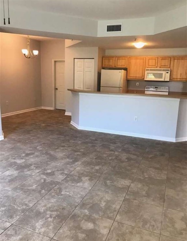 Building Photo - 440 S Villa San Marco Dr