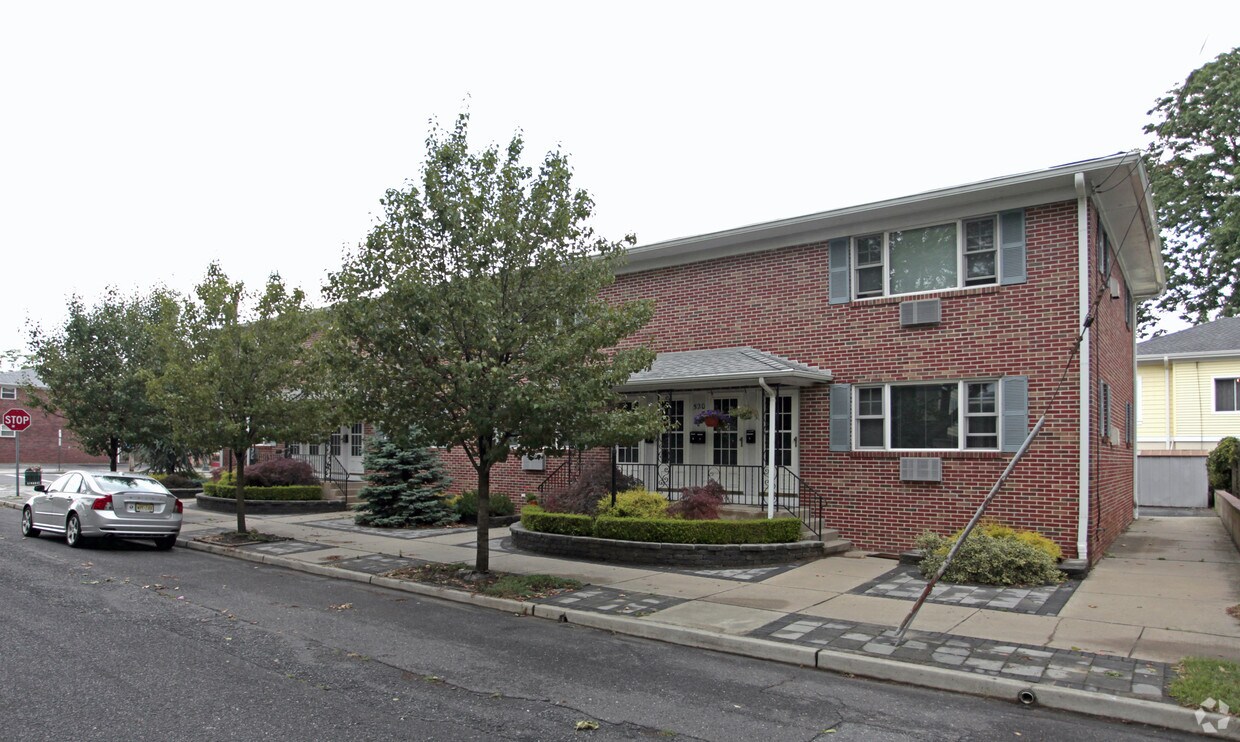 520 Jefferson Ave, Avon By The Sea, NJ 07717 Apartments in Avon By