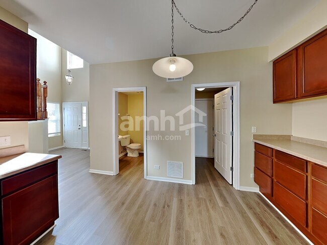 Foto del edificio - 1851 Candlelight Cir