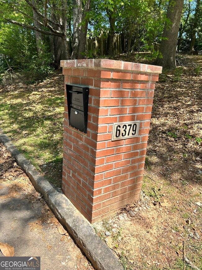 Foto del edificio - 6379 Vernon Woods Dr NE