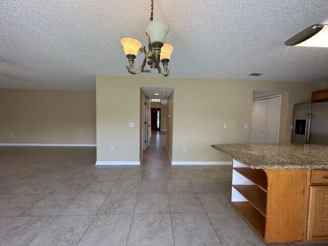 Building Photo - 4 Bedroom, 4 Bath Poinciana Dream Home!  F...