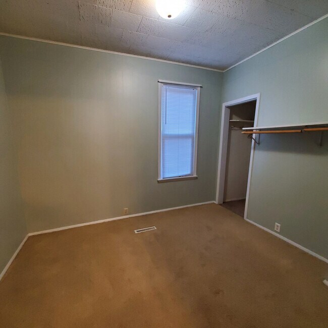 Building Photo - 1143 Jenifer