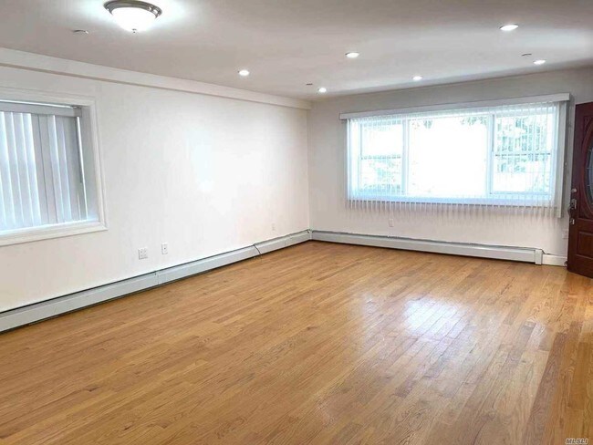 Foto del edificio - 115-12 14th Ave