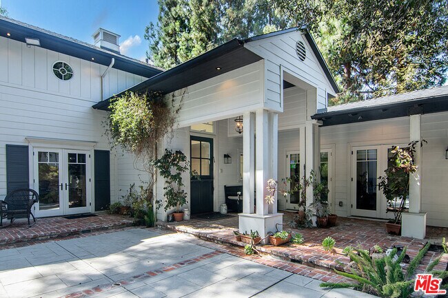 Foto del edificio - 9530 Moonridge Terrace Pl