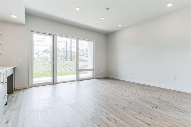 Building Photo - 4004 Banister Ln