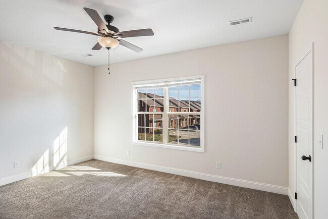 Foto del edificio - 550 Peachers Mill Rd