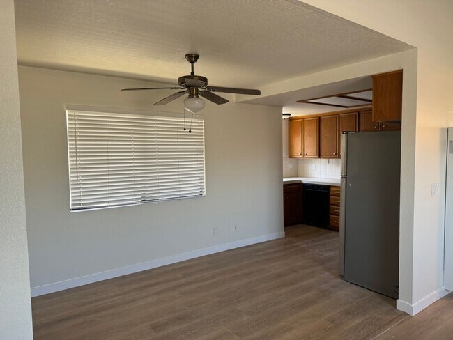 Foto del edificio - 1253 W 23rd St