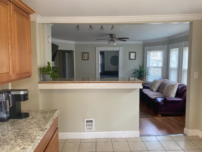 Building Photo - 105-107-107 Evergreen Ave