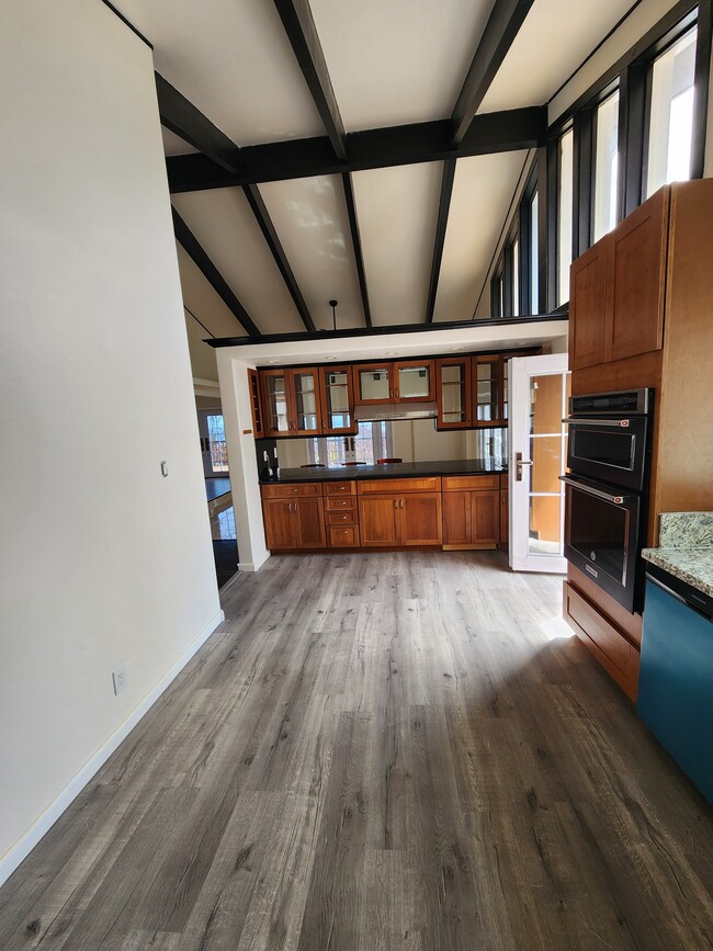 Building Photo - 306 Ekoa Pl