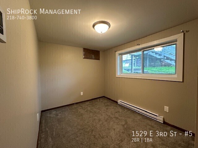 Foto del edificio - 1529 E 3rd St