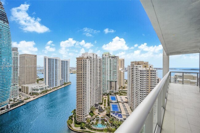 Building Photo - 495 Brickell Ave