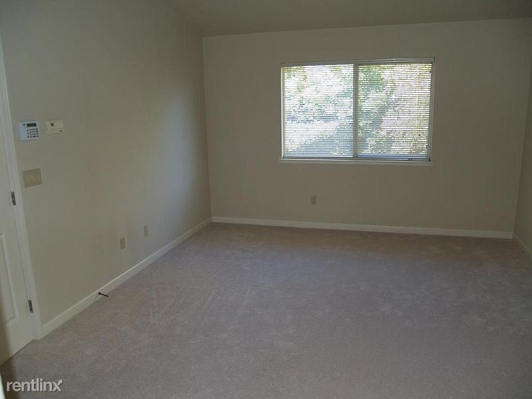 Building Photo - 4 br, 3 bath House - 370 Seaton Dr